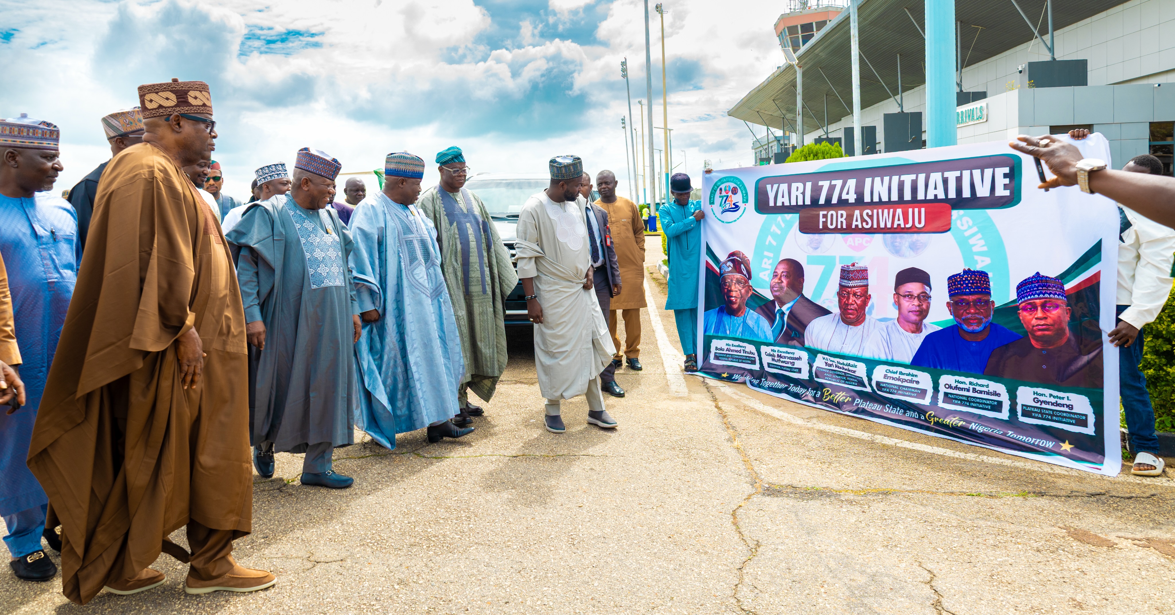 Community members welcome the delegation in Jos.