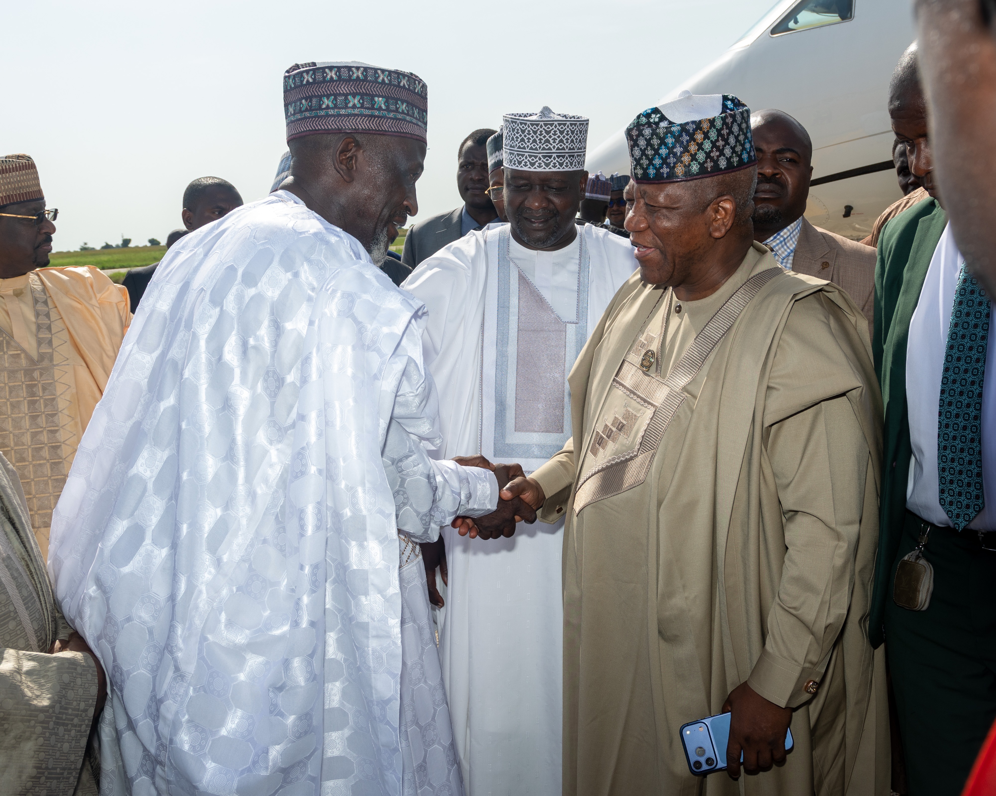 Senator Yari greets the Shehu of Borno.