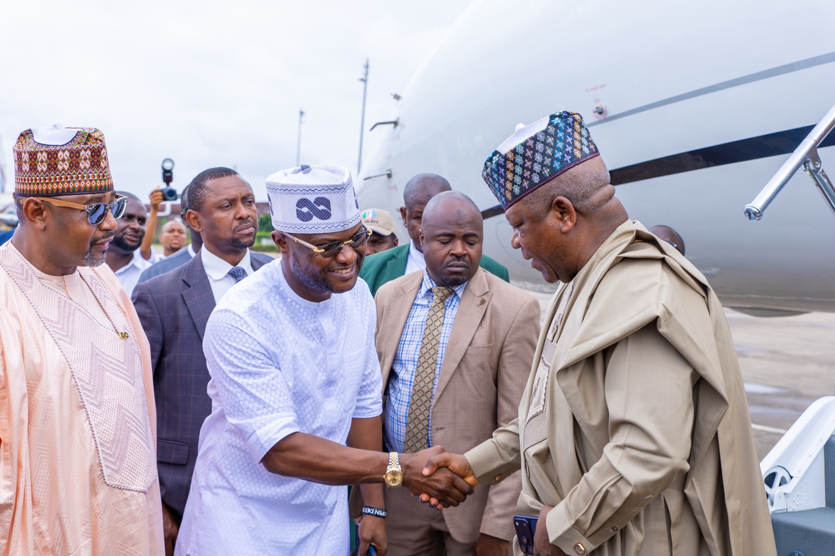 Senator Abdulaziz Yari exchanges greetings on arrival in Benin City for the palace visit.