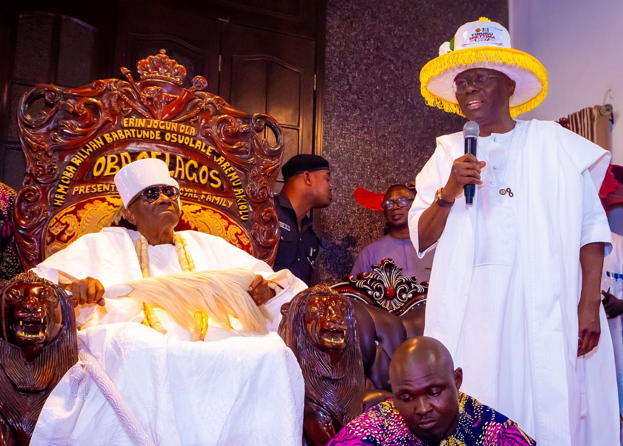 Governor Babajide Sanwo-Olu speaks beside the Oba of Lagos during the palace audience.