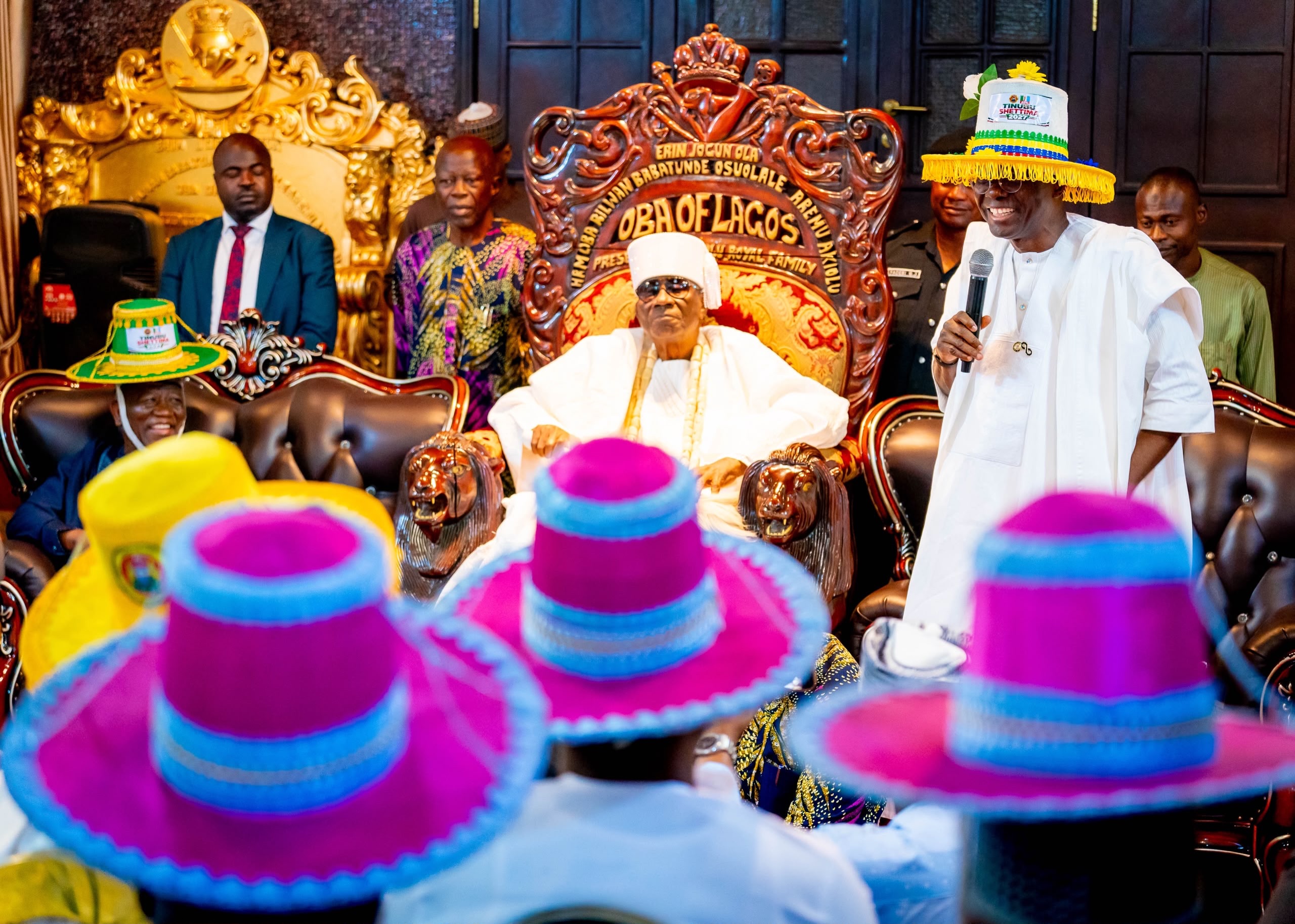 Governor Sanwo-Olu addresses the gathering at Iga Idunganran.