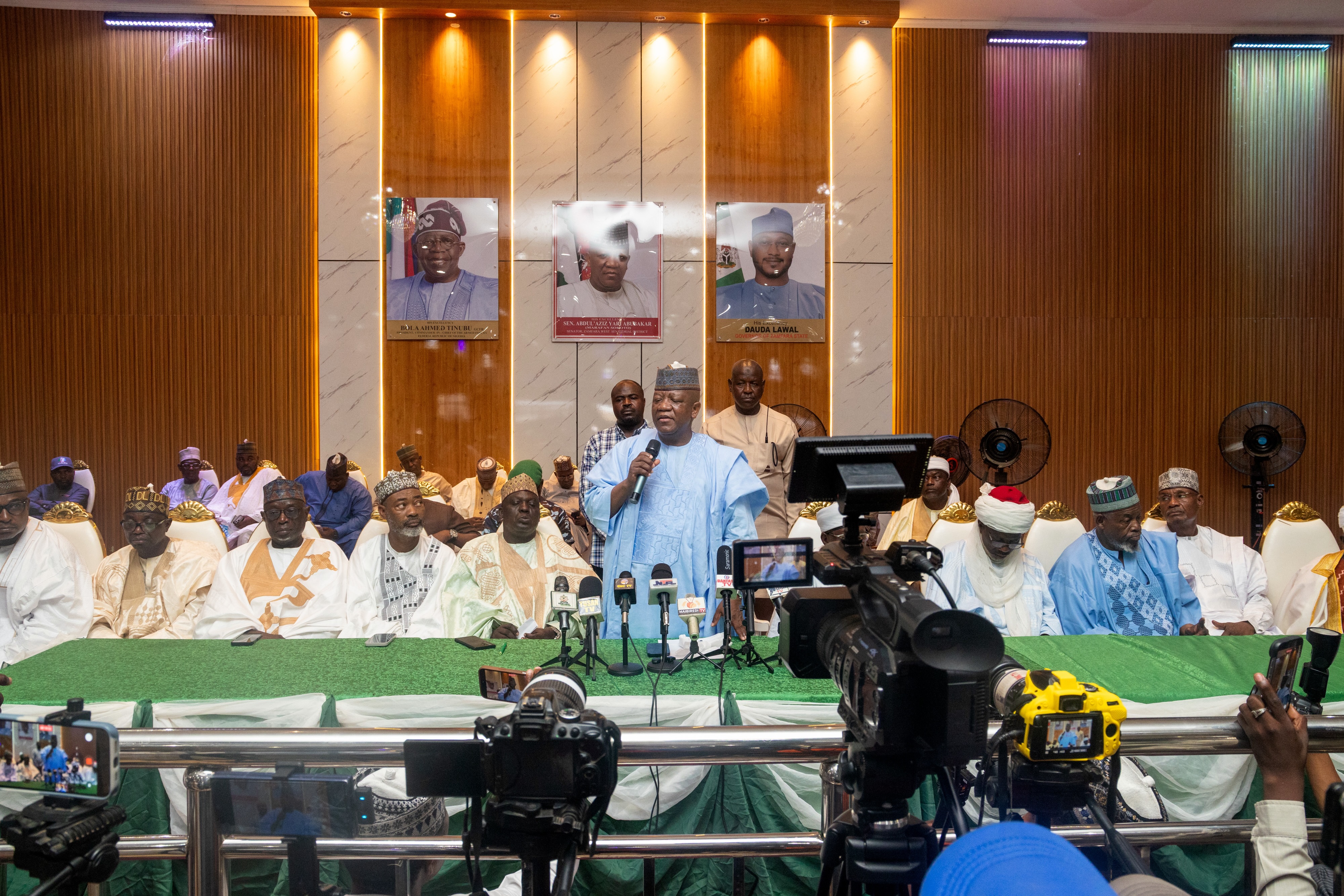 Senator Yari addresses the gathering of Islamic scholars.