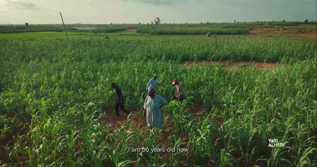 A farmer in Talata Mafara discusses fertiliser and his family’s livelihood. Film still.
