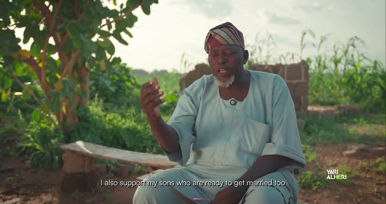 A farmer in Talata Mafara discusses fertiliser and his family’s livelihood. Film still.